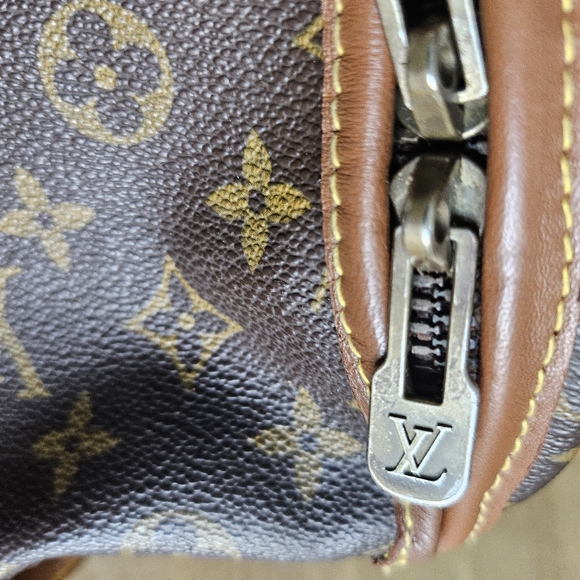 Authentic Louis Vuitton Monogram Sac Chaussures duffle bag - Picture 7 of 17